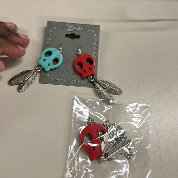 ZAD Skull hook Earnings and Necklace Halloween - Picture 4 of 5